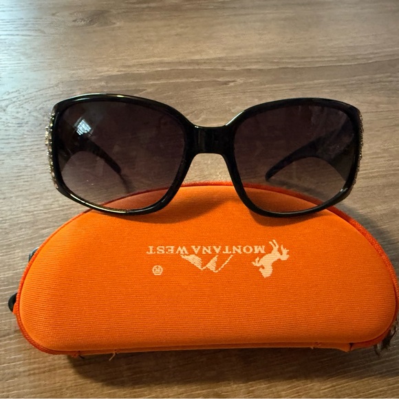 Rhinestone Horse Sunglasses Black with Montana West Orange Eyewear Case - Picture 3 of 9